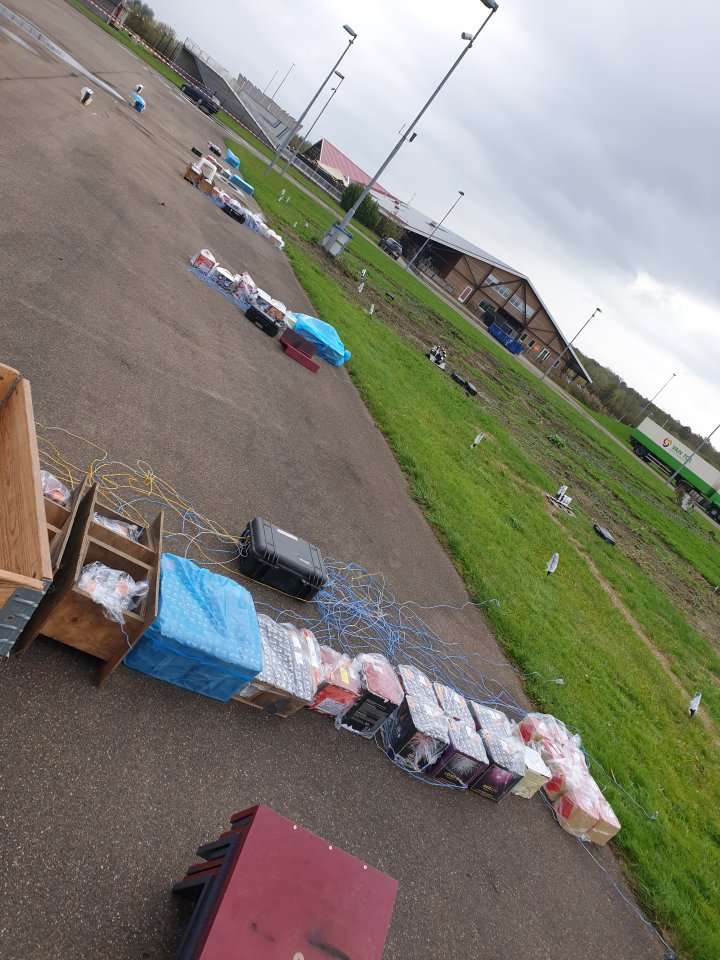 Opbouw 70 jarig bestaan Van Tol  Versunie